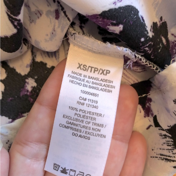 Beautiful purple Dynamite floral blouse with front zipper 🌸 - Picture 4 of 9